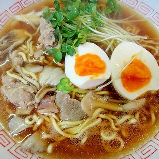 カイワレ大根と豚肉舞茸の醬油ラーメン